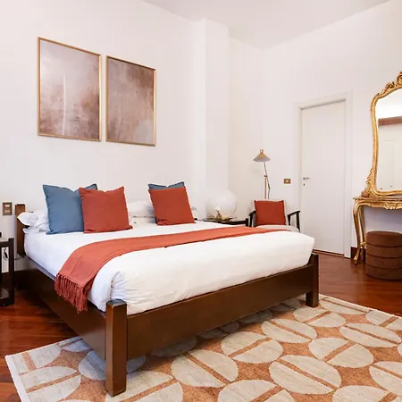 Easylife - In Via Della Spiga Pensión 4*